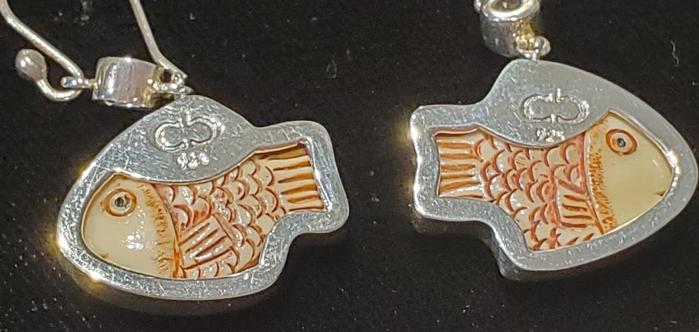 SOLD!! Chris Bales 925 Carved Fish Earrings NWT - Picture 6 of 7